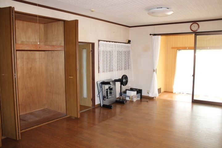 5LDK House for Sale in Okuiizumo, Shimane - 355sqm Land - Thumbnail 2