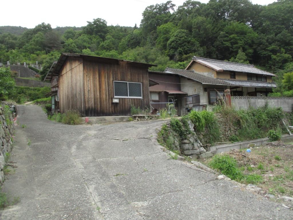 10DK Akiya House for Sale in Kasaoka, Okayama with Large Garden - Thumbnail 3
