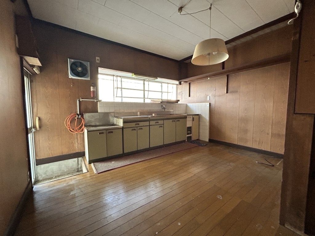Spacious 6DK House for Sale in Niihama, Ehime - Corner Lot - Thumbnail 4