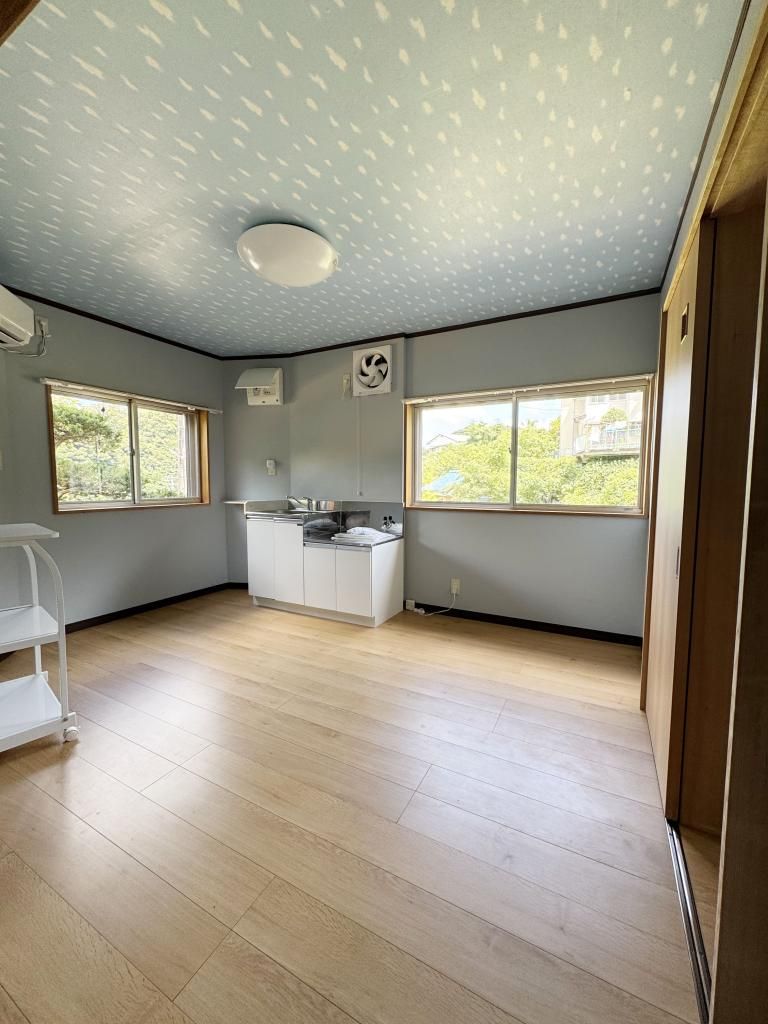 Renovated 1K House with Spacious Dirt Floor in Shimoda - Thumbnail 4
