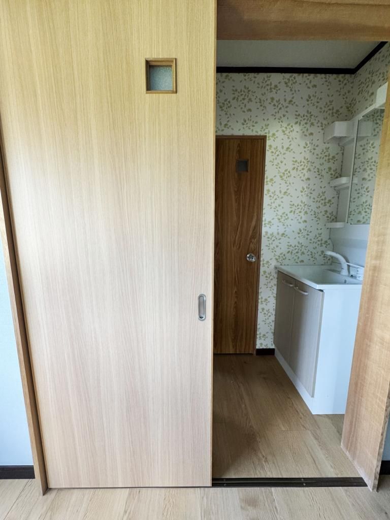 Renovated 1K House with Spacious Dirt Floor in Shimoda - Thumbnail 3