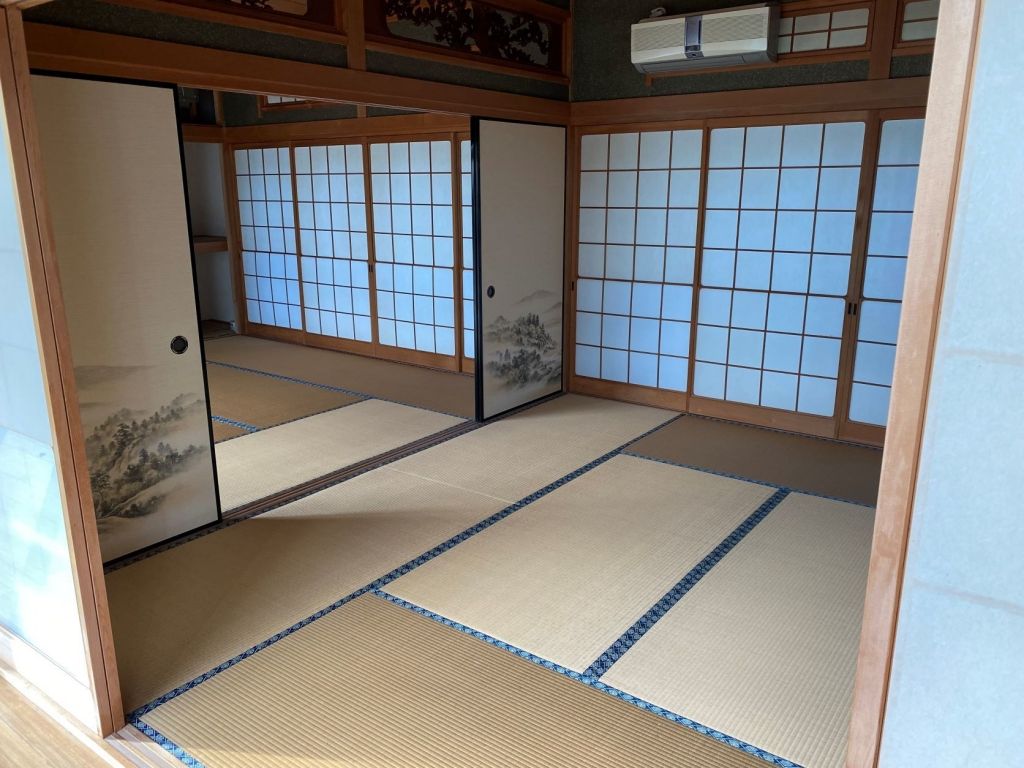 8LDK House for Sale on 819 sqm Corner Lot in Niihama, Ehime - Thumbnail 2