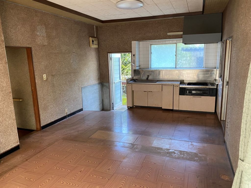 8LDK House for Sale on 819 sqm Corner Lot in Niihama, Ehime - Thumbnail 4