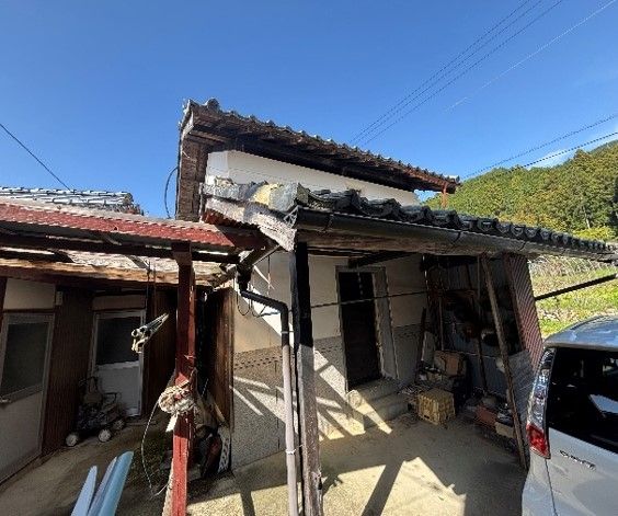 Seiyo City Akiya: Countryside Home in Ehime with Land - Thumbnail 3