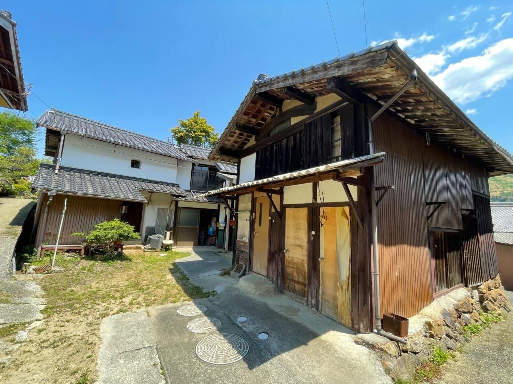1916 Historic Home with Kura in Seiyo City, Ehime Prefecture - Thumbnail 2