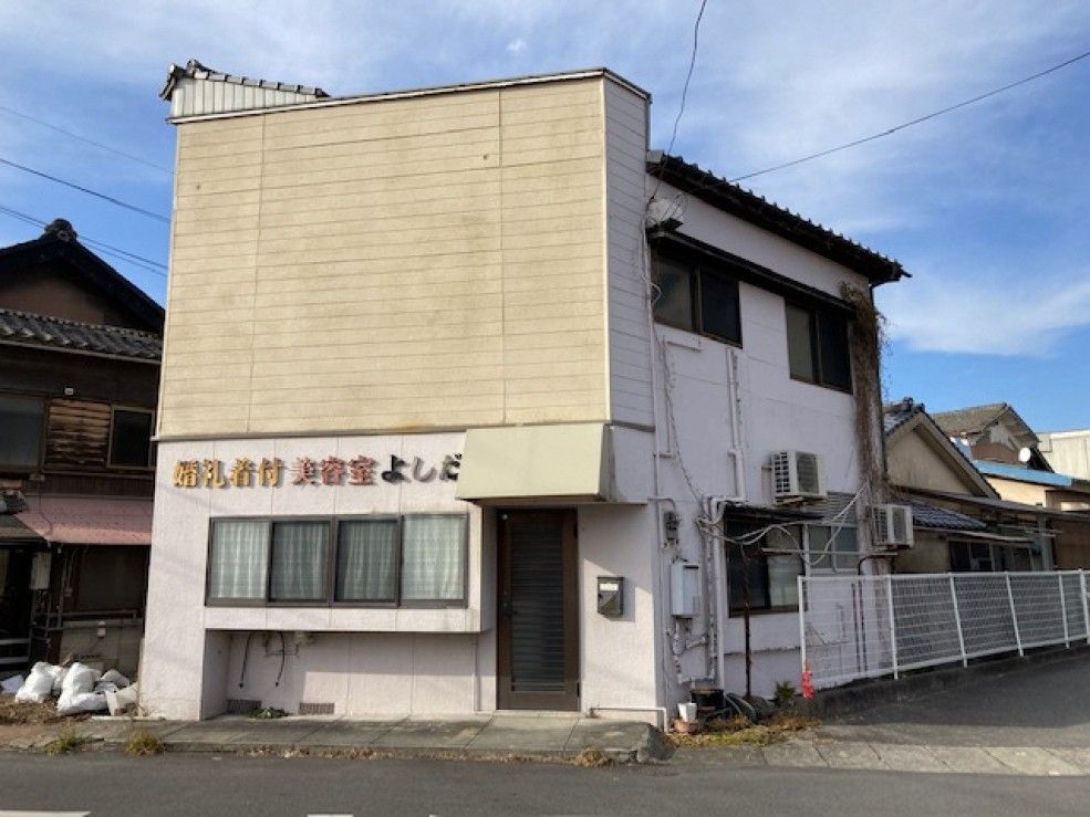 Shop-Attached Residence in Bungotakada's Showa Town | Vacant Property - Thumbnail 2