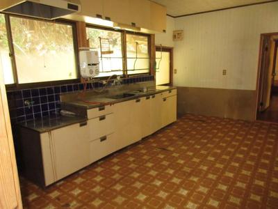 Traditional 6K House with Large Land in Yufu City — Image 2, Yufu, Oita