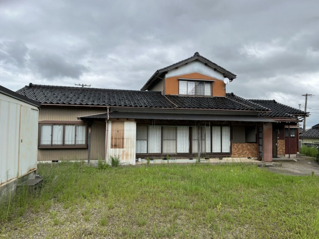 Traditional Detached House for Sale in Oyabe, Toyama - Thumbnail 2