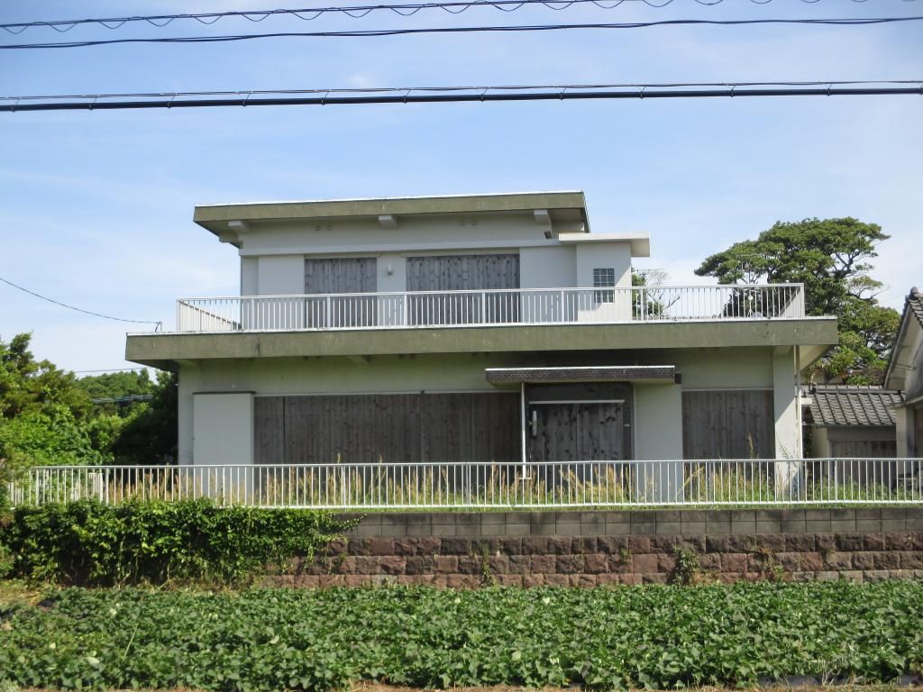 7K Concrete House for Sale in Makurazaki, Kagoshima - Akiya Bank - Thumbnail 2