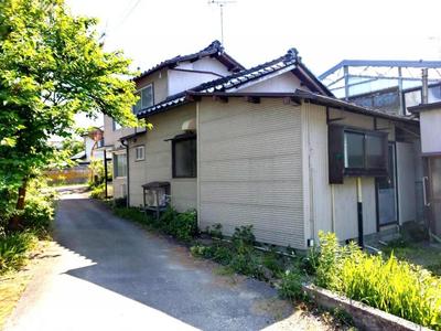 Compact 4K House by Riverside Shrine in Sanjo City, Niigata — House, Sanjo, Niigata