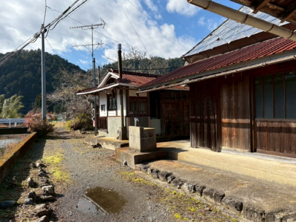 5DK Detached House for Sale in Ukyō Ward, Kyoto - Thumbnail 4