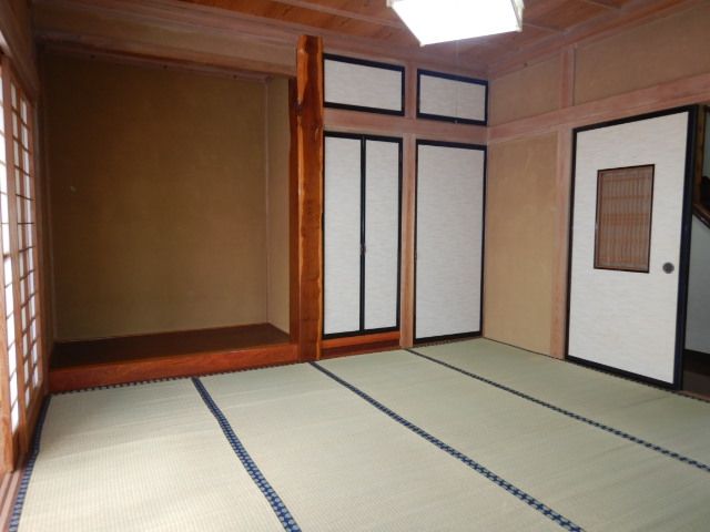 7DK Family House for Sale in Nakano City, Nagano with Solar Power - Thumbnail 4