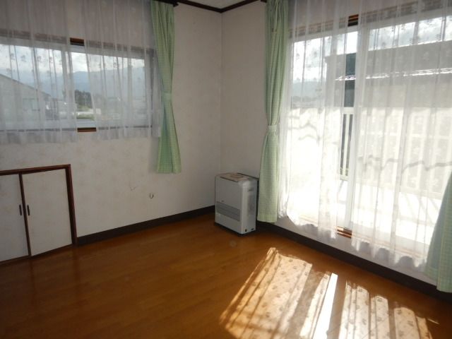 7DK Family House for Sale in Nakano City, Nagano with Solar Power - Thumbnail 3