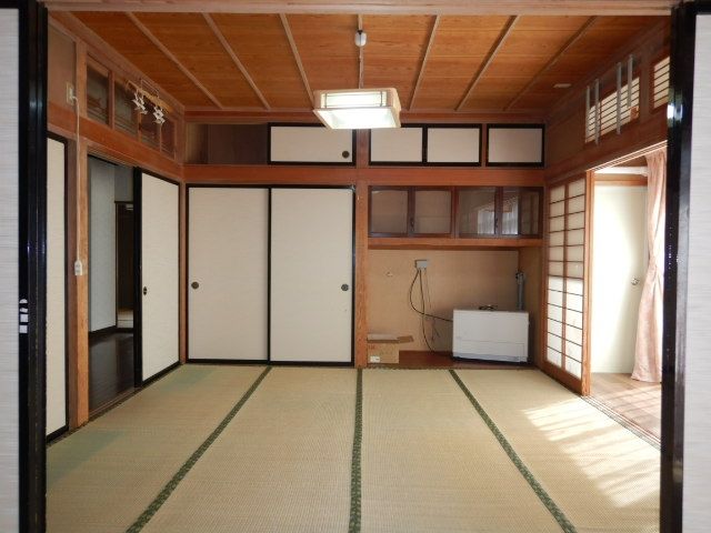 7DK Family House for Sale in Nakano City, Nagano with Solar Power - Thumbnail 2