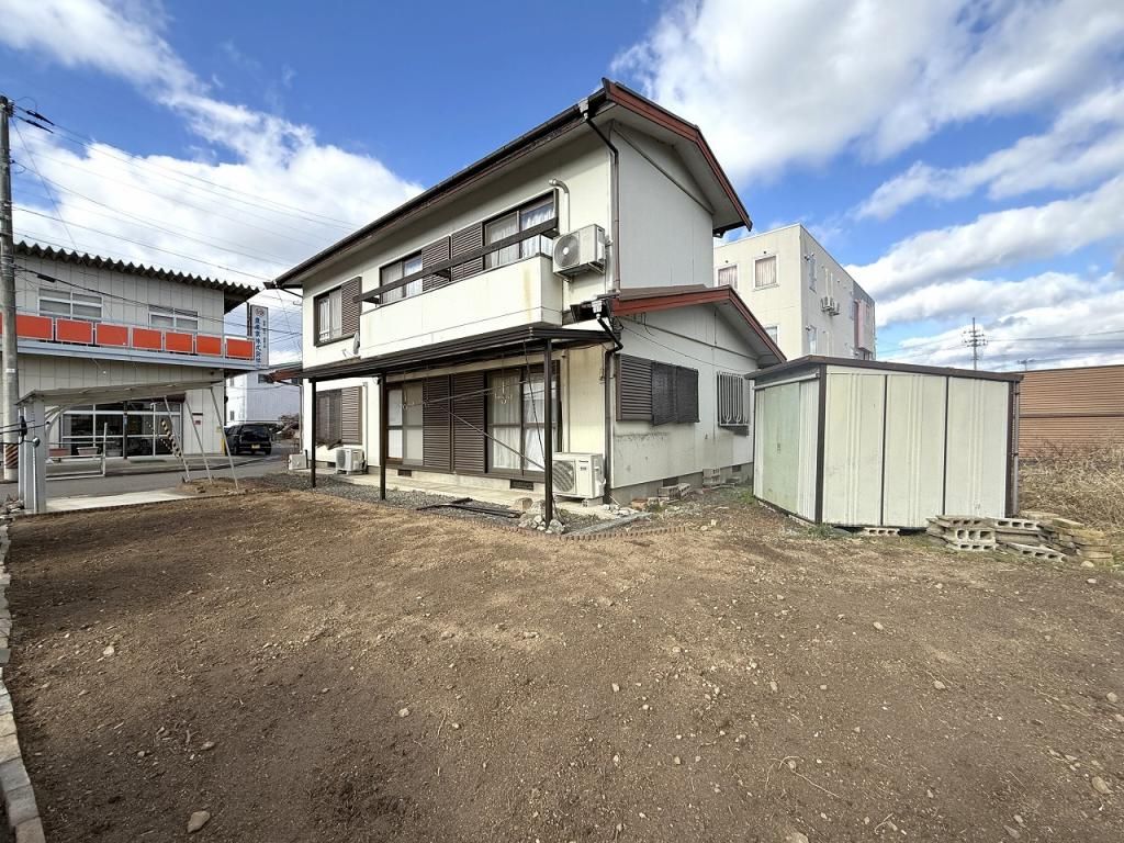 5LDK Detached House for Sale in Quiet Fukushima City Neighborhood - Thumbnail 3
