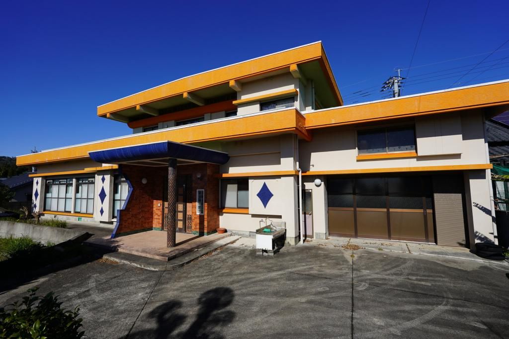 10K Concrete House for Sale in Makurazaki, Kagoshima - Akiya Bank - Thumbnail 2