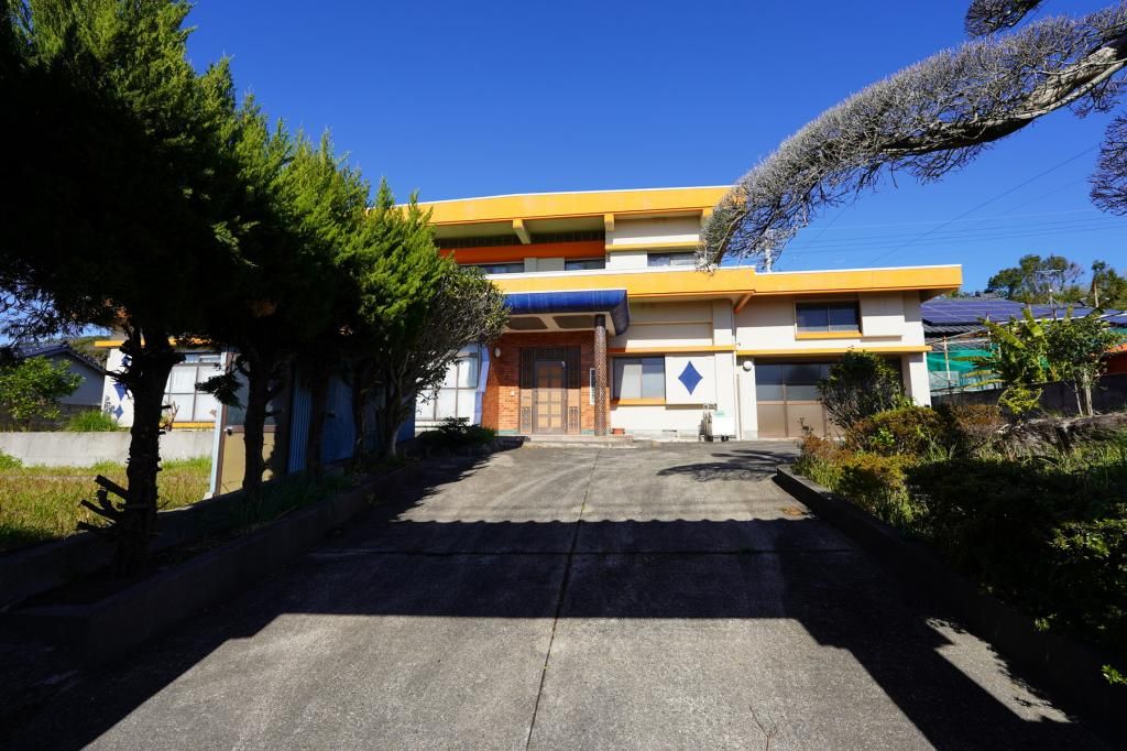 10K Concrete House for Sale in Makurazaki, Kagoshima - Akiya Bank - Thumbnail 4