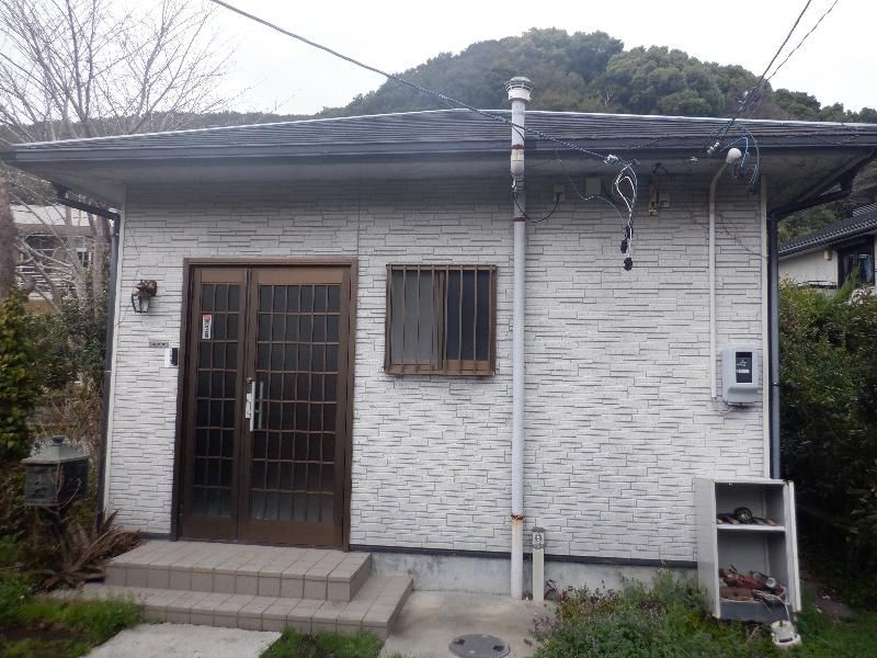 Vacant 1K House for Sale in Minamiise, Mie with Sea Views - Image 1
