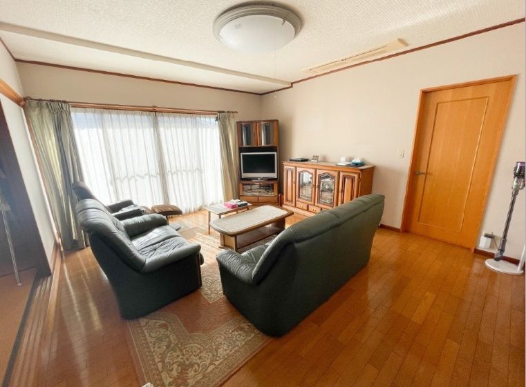 7-Bedroom Detached House for Sale in Tochigi City - Thumbnail 2