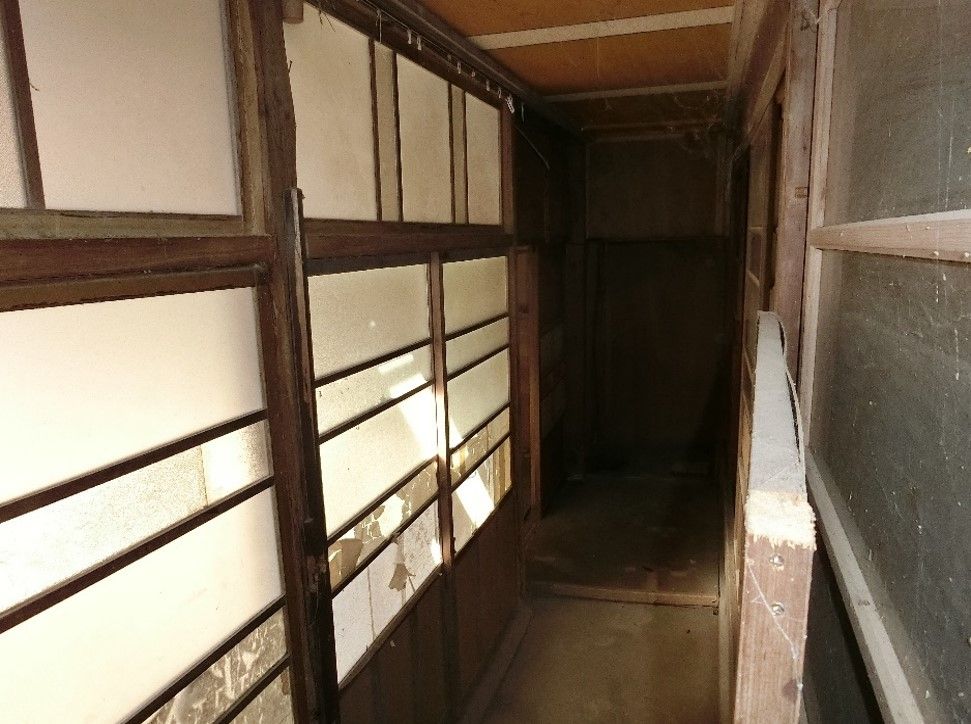 75-Year-Old 6DK House for Sale on Corner Lot in Nirasaki - Thumbnail 2