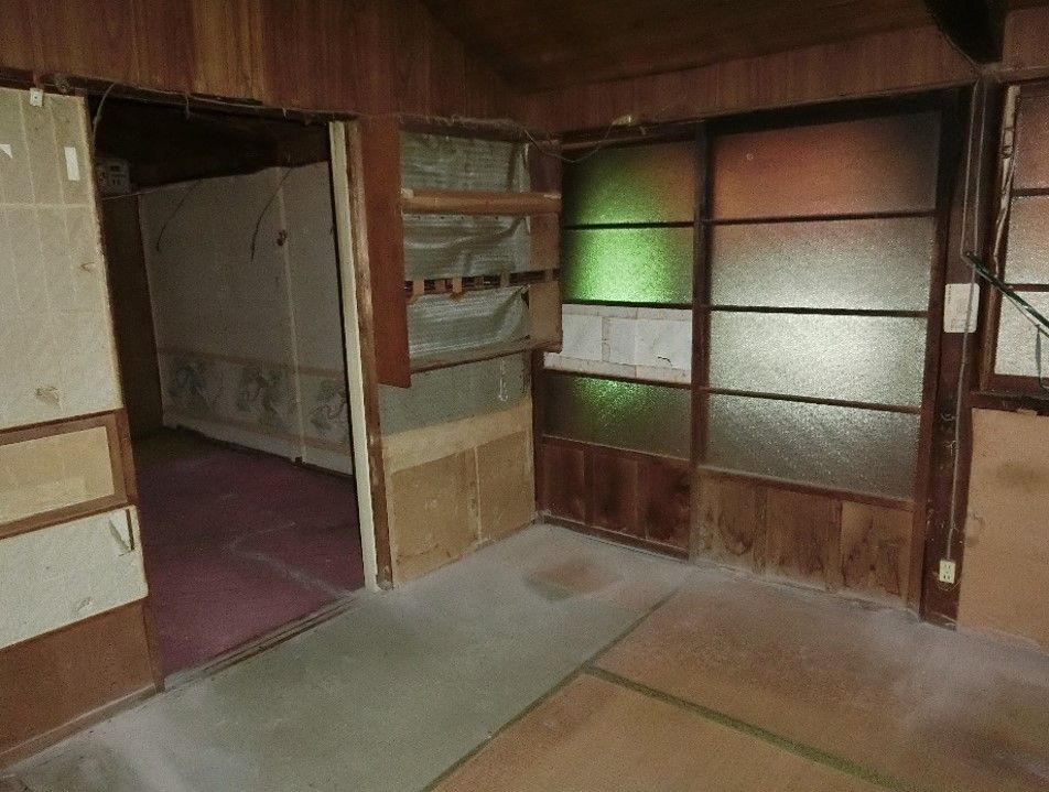 75-Year-Old 6DK House for Sale on Corner Lot in Nirasaki - Thumbnail 4