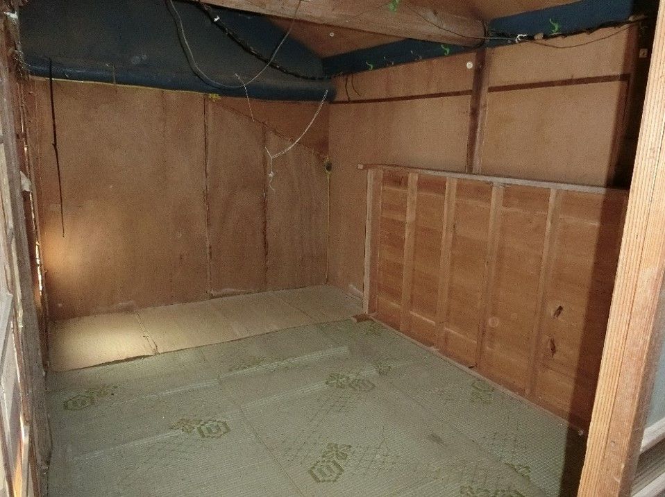 75-Year-Old 6DK House for Sale on Corner Lot in Nirasaki - Thumbnail 3