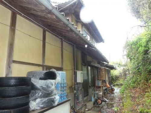 7DK House for Sale with Mountain Views in Ozu, Ehime - Thumbnail 3