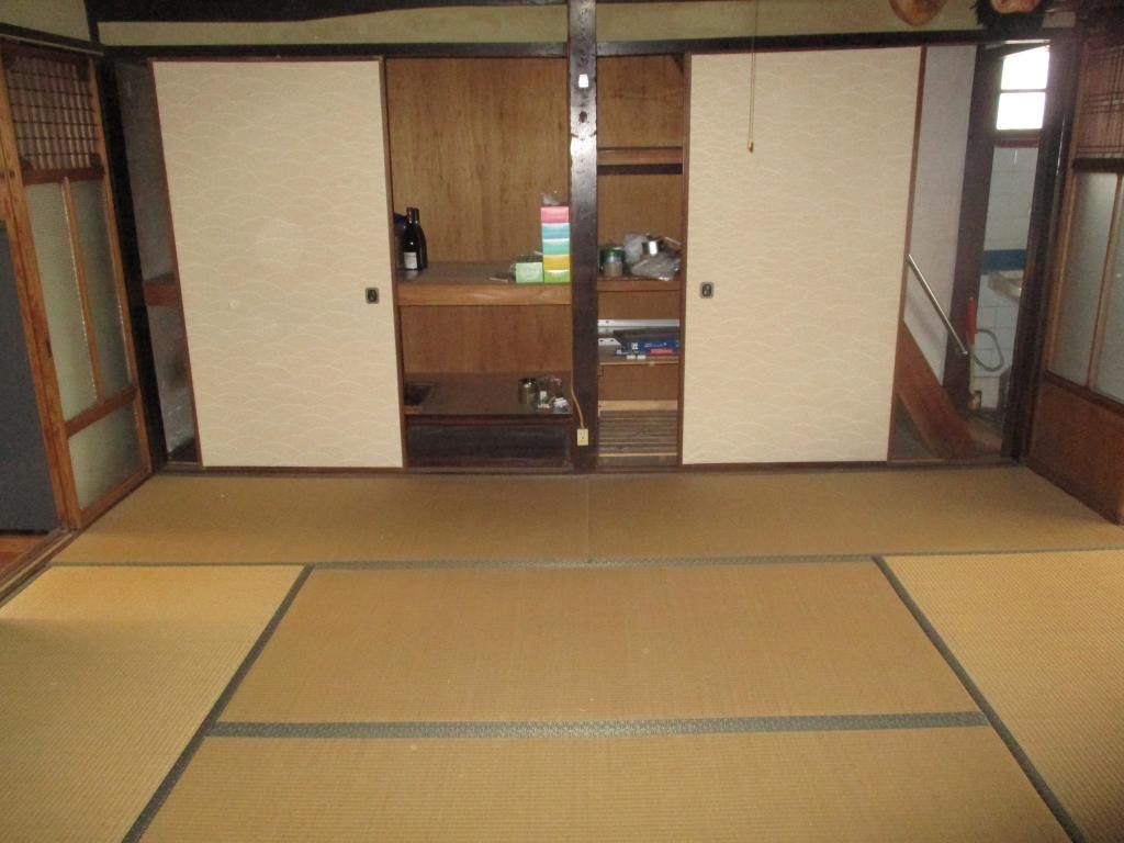 Kasaoka Vacant House Bank Property for Sale Near JR Station - Thumbnail 3