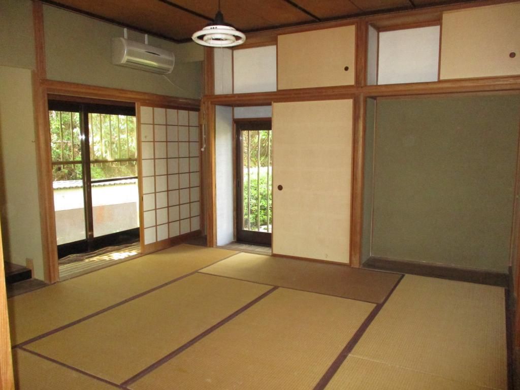 1975 Single-Story House with Garden in Kasaoka, Okayama Akiya Bank - Thumbnail 4