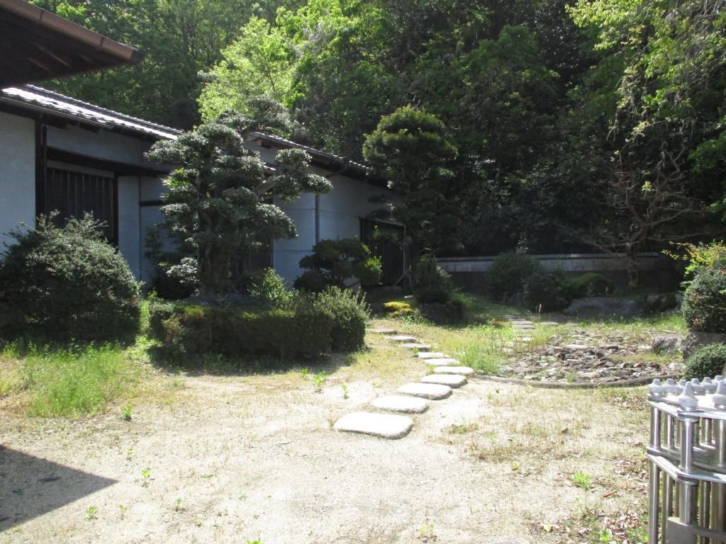 1975 Single-Story House with Garden in Kasaoka, Okayama Akiya Bank - Thumbnail 2