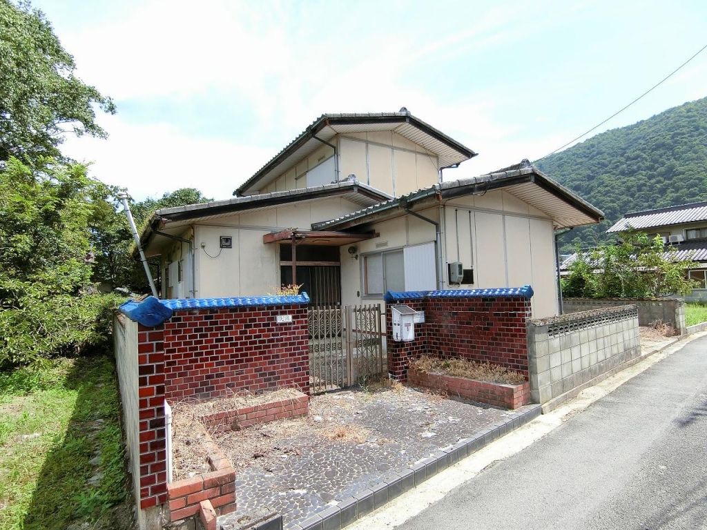 5DK Detached House for Sale in Soja, Okayama - Large Corner Lot - Thumbnail 2