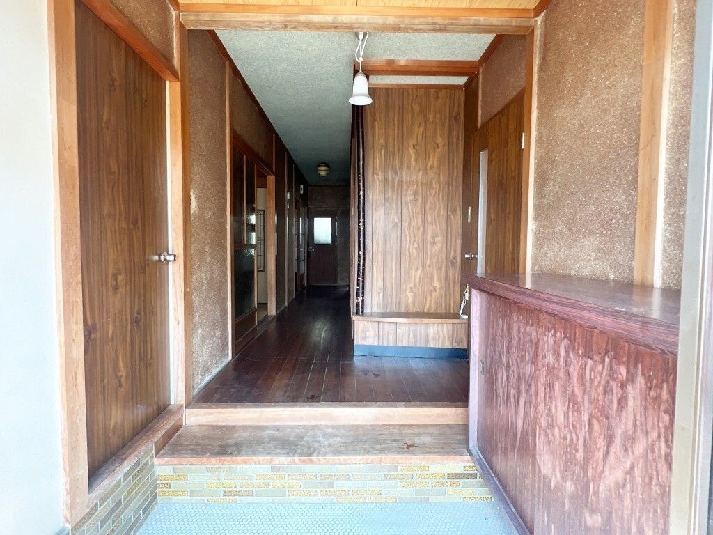 8DK Corner Lot House for Sale in Kasaoka, Okayama Akiya Bank - Thumbnail 2
