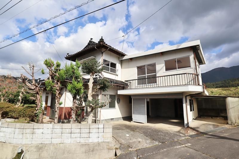 6DK Japanese House for Sale in Tsuyama, Okayama - Near Mimasaka-Kamo Station - Thumbnail 2