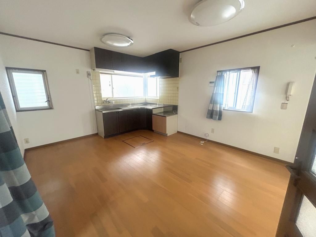 Detached House for Sale in Minamiashigara Near Iwahara Station - Thumbnail 2