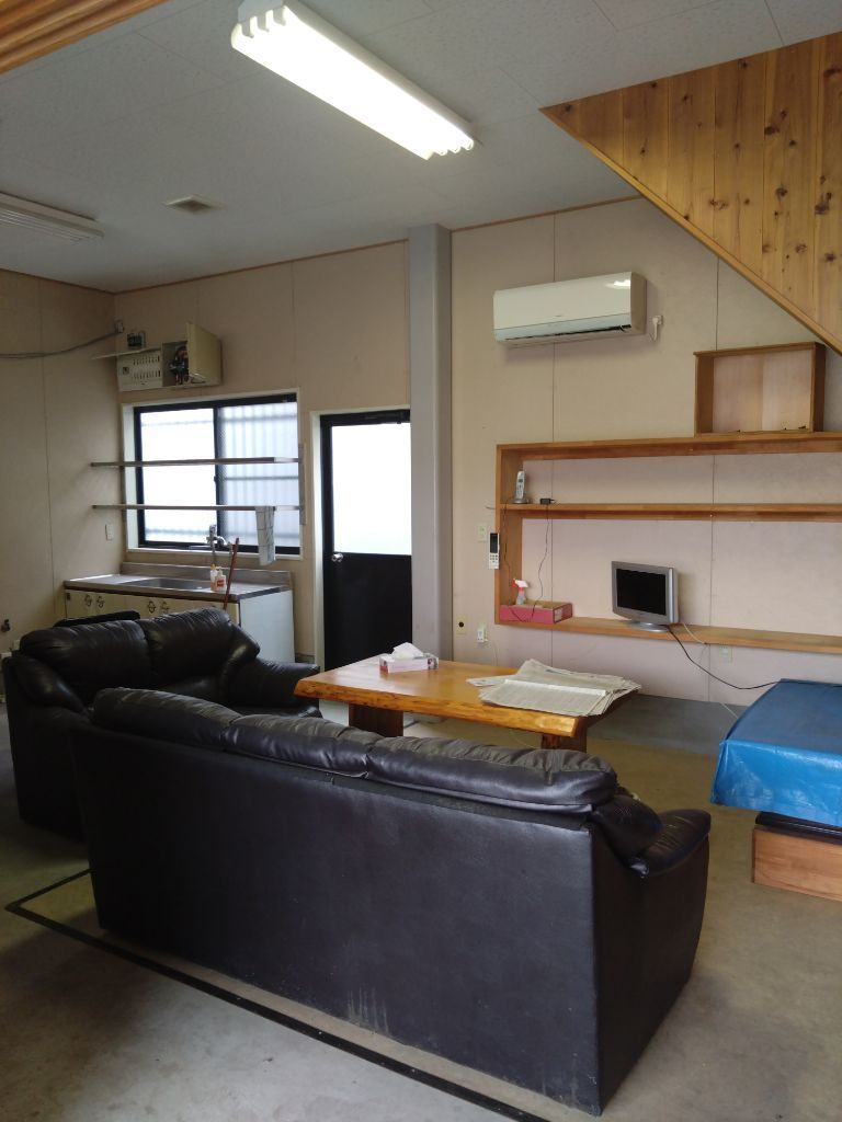 Commercial Building for Rent in Tobe Town, Ehime - Shop with Residence - Thumbnail 2
