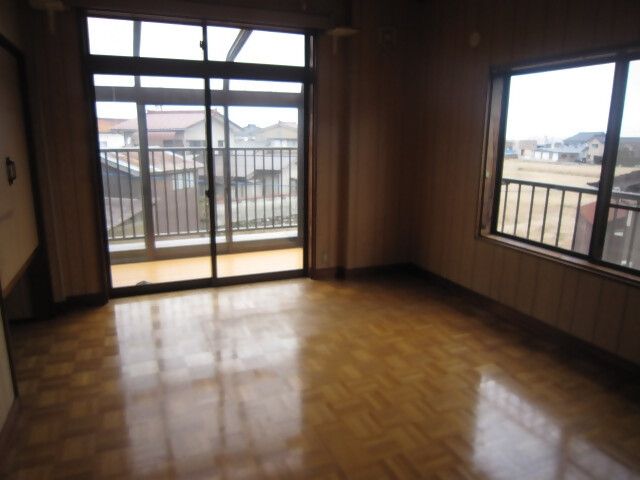 9DK Family House for Sale in Nyuzen, Toyama - 199.63 sqm - Thumbnail 2