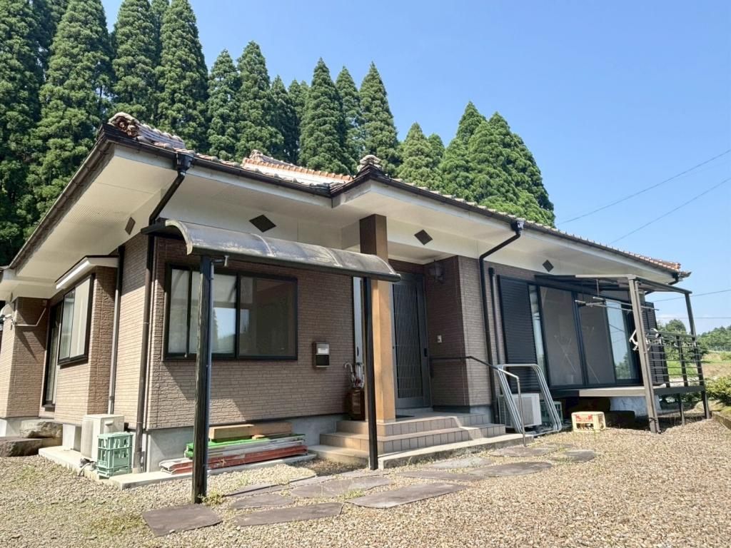 Spacious 4DK House with Farmland for Sale in Kirishima, Kagoshima - Thumbnail 2