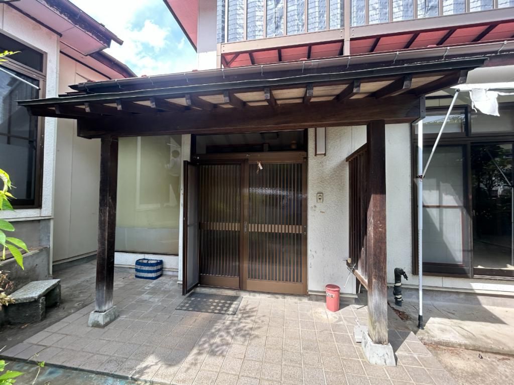 5DK House for Sale in Fukushima City with Large Garden - Thumbnail 3
