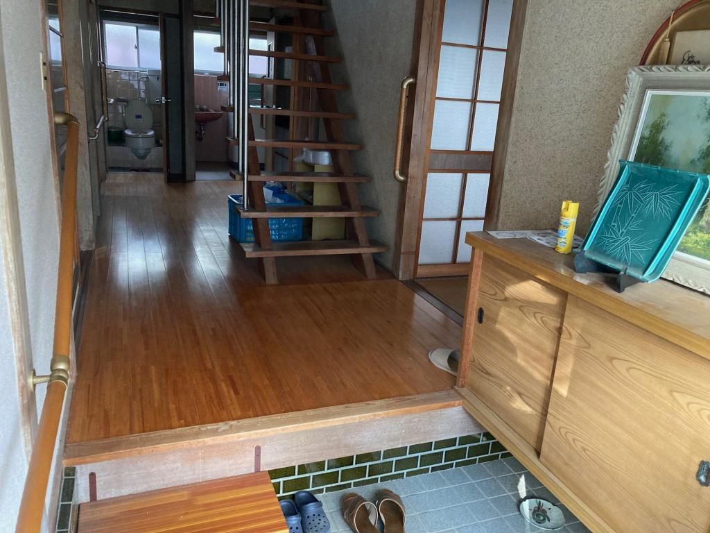 Two-Story 5K House for Sale in Kikuma-cho, Imabari City - Thumbnail 2