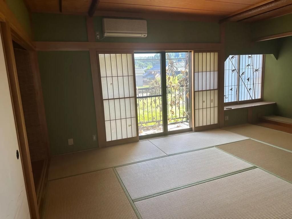 Spacious Two-Story House for Sale in Echizen, Fukui - Thumbnail 2