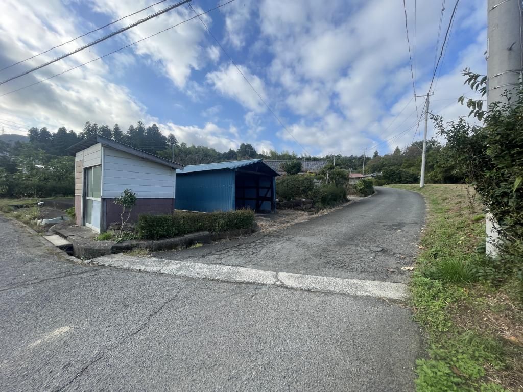 3-Bedroom Single-Story House on Large Corner Lot in Kitaibaraki - Thumbnail 2