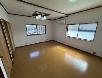 100-Tsubo Land, 7DK Home in Awara Onsen - Akiya Bank Property - Thumbnail 3