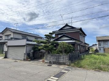 100-Tsubo Land, 7DK Home in Awara Onsen - Akiya Bank Property - Thumbnail 2