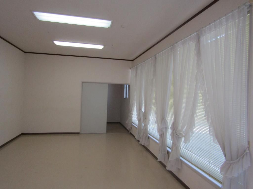 Roadside 4DK House for Sale in Kami-Gori Town, Hyogo - Thumbnail 4