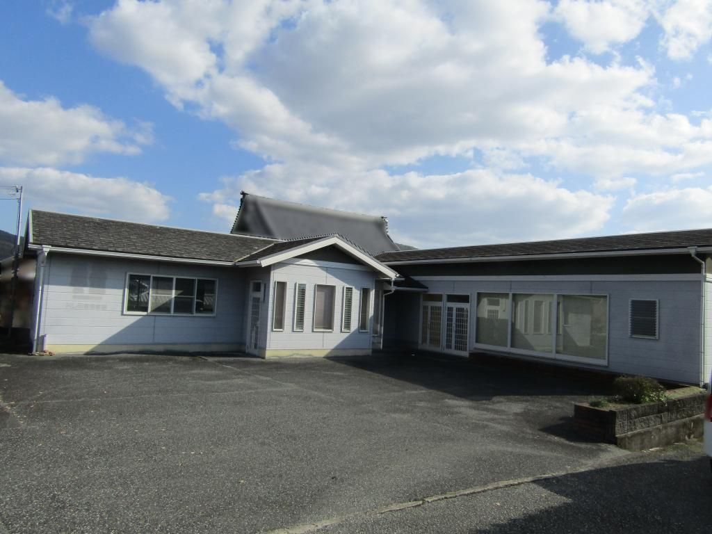 Roadside 4DK House for Sale in Kami-Gori Town, Hyogo - Thumbnail 2