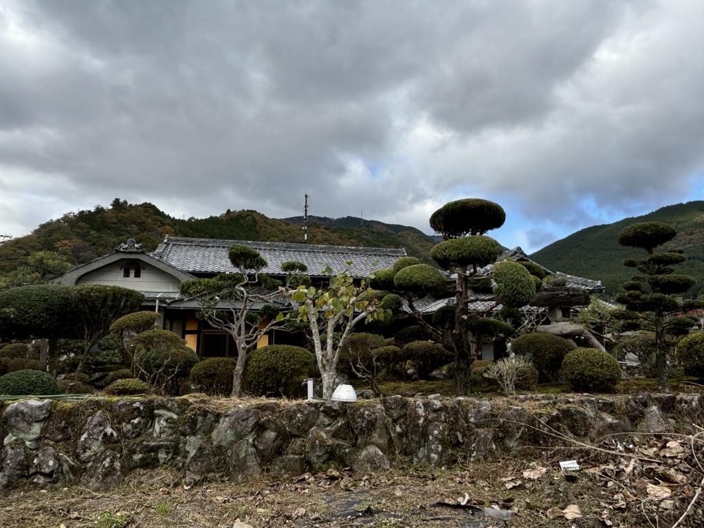 Traditional 8DK Riverside House for Rent in Kamiakawa, Hyogo - Image 11