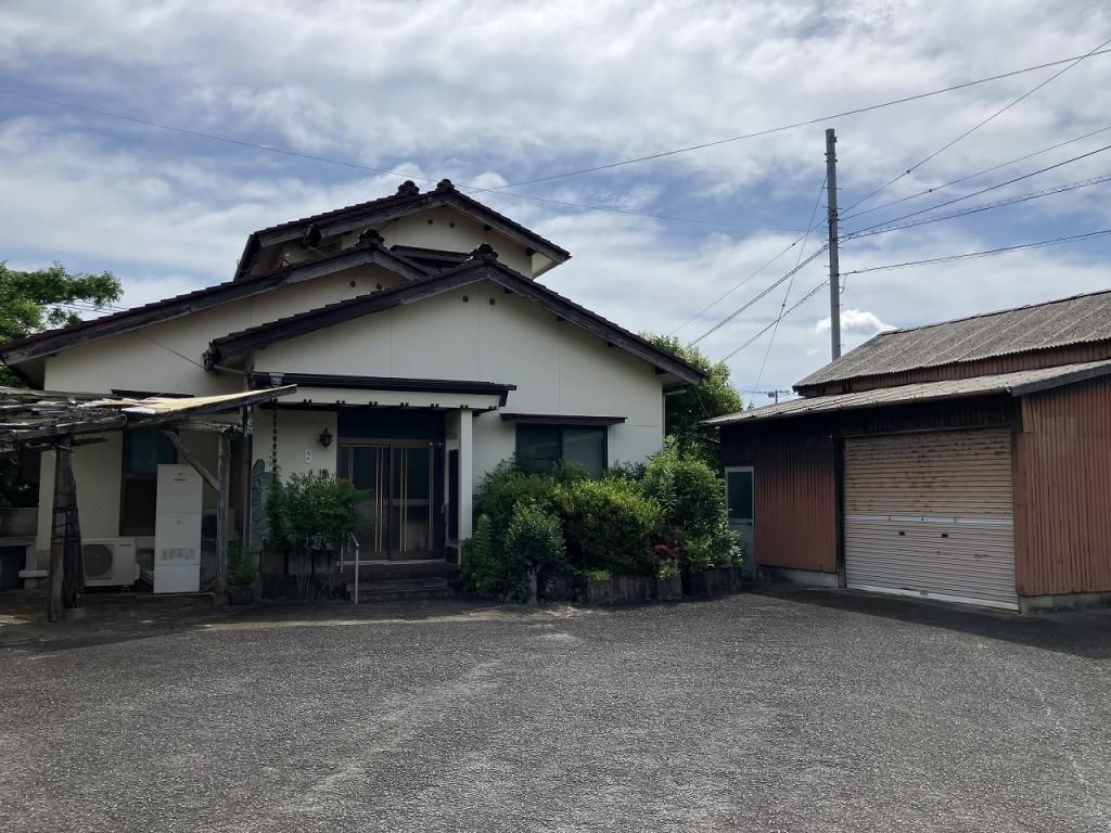 5DK Wooden House for Sale in Imari, Saga with Large Land - Thumbnail 3