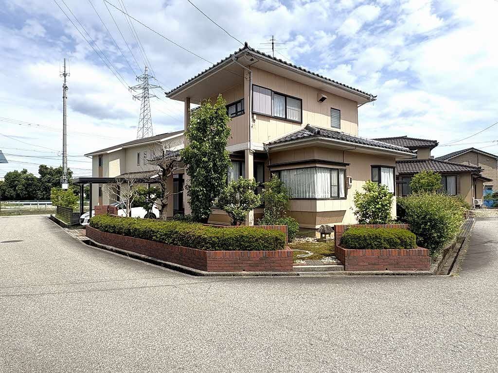 3LDK House for Sale in Yoshisaku, Toyama City - Thumbnail 2