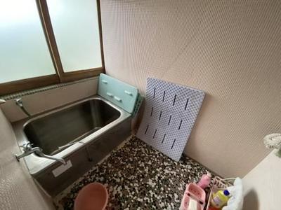 Traditional 6SDK House with Garden and Field for Rent in Gose, Nara — Bathroom, Gose, Nara