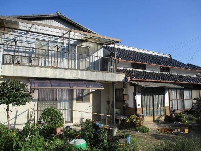 Traditional Kominka with Farmland for Sale in Asakuchi, Okayama - Thumbnail 2